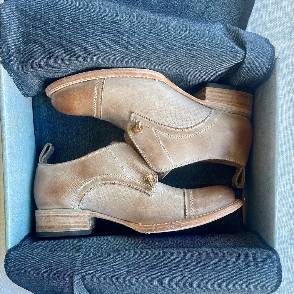 Freebird Two-Tone Brown Leather Flats MABEL size 7 - Picture 9 of 12